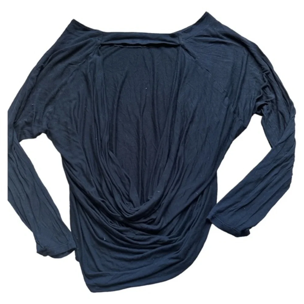 Express size medium, blacking sleeve super soft top, cut out back scoop hangs